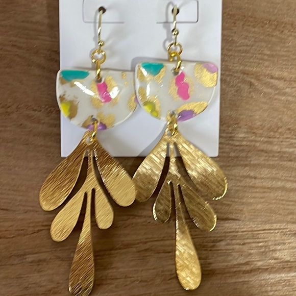 🎉💕 NEW ARRIVAL! Bella Multicolor Gold Dangle Earrings Easter Gifts - Picture 6 of 6